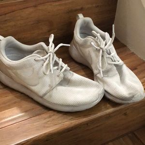 Womens Nike Roshe Runs All White Size 7.5